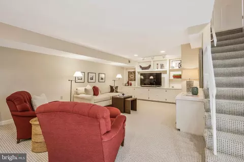 Living - 6006 Mineola Ct, Springfield, VA 22152 photo 6 of 9