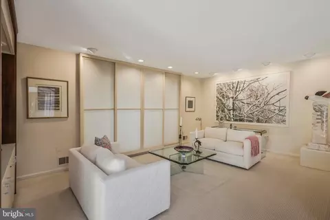 Living - 6006 Mineola Ct, Springfield, VA 22152 photo 2 of 9