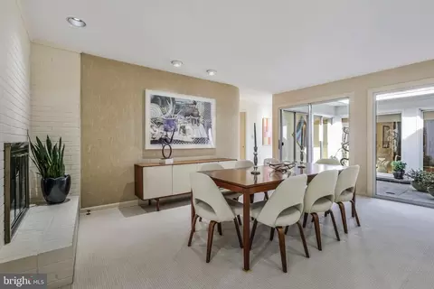 Dining - 6006 Mineola Ct, Springfield, VA 22152 photo 3 of 4