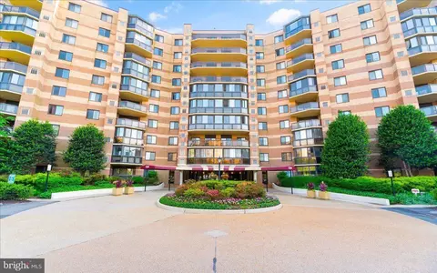 8360 Greensboro Dr #109, Mclean, VA 22102