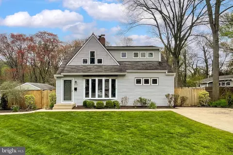 6622 Barrett Rd, Falls Church, VA 22042