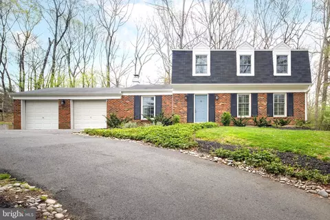 1817 Cranberry Ln, Reston, VA 20191