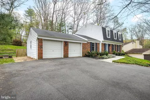 Exterior - 1817 Cranberry Ln, Reston, VA 20191 photo 4 of 12