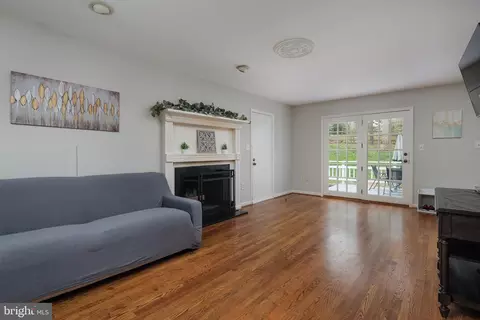 Living - 1817 Cranberry Ln, Reston, VA 20191 photo 2 of 8