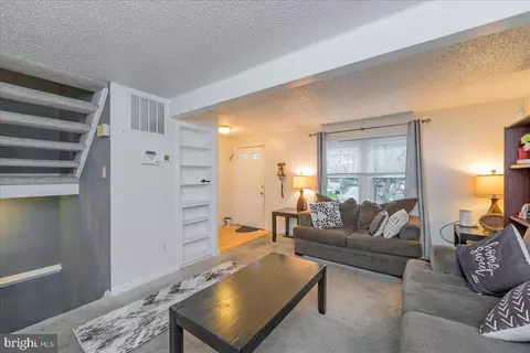 Living - 8136 Loving Forest Ct, Springfield, VA 22153 photo 6 of 6