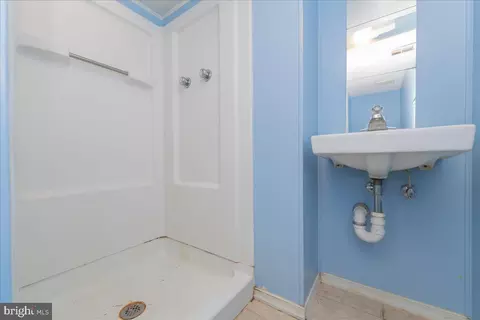 Bath - 8136 Loving Forest Ct, Springfield, VA 22153 photo 2 of 4