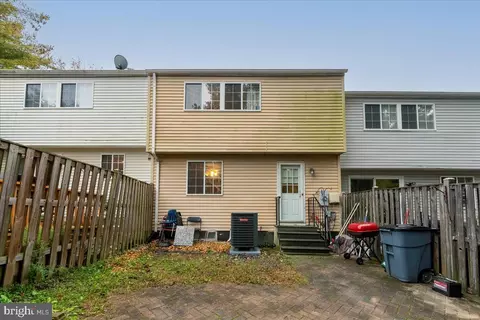 Exterior - 8136 Loving Forest Ct, Springfield, VA 22153 photo 7 of 8