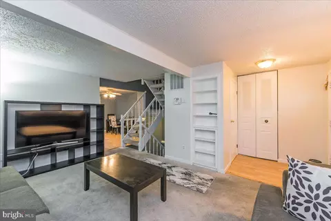 Living - 8136 Loving Forest Ct, Springfield, VA 22153 photo 4 of 6