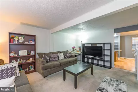 Living - 8136 Loving Forest Ct, Springfield, VA 22153 photo 3 of 6