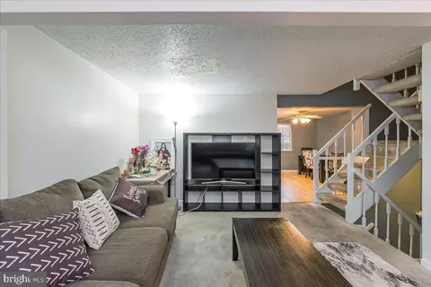 Living - 8136 Loving Forest Ct, Springfield, VA 22153 photo 1 of 6