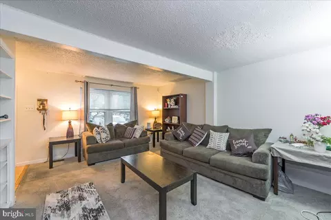 Living - 8136 Loving Forest Ct, Springfield, VA 22153 photo 5 of 6
