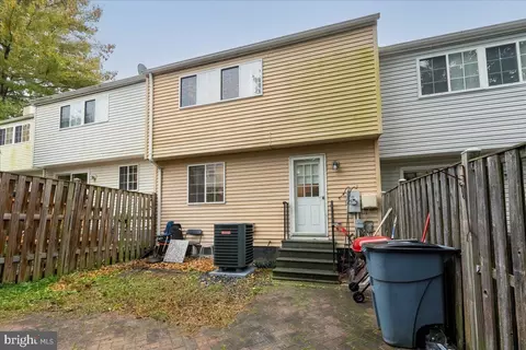 Exterior - 8136 Loving Forest Ct, Springfield, VA 22153 photo 6 of 8