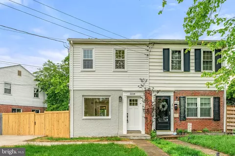 2228 Roanoke Dr, Alexandria, VA 22307