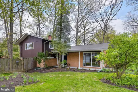 8361 Wagon Wheel Rd, Alexandria, VA 22309