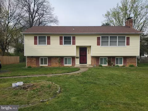 6414 Meriwether Ln, Springfield, VA 22150