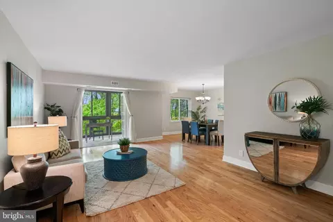8370 Greensboro Dr #118, Mclean, VA 22102