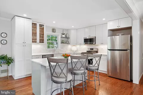 2848 Subtle Ln, Fairfax, VA 22031 photo 4