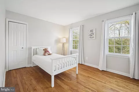 Bedroom - 1205 Swinks Mill Rd, Mclean, VA 22102 photo 4 of 5