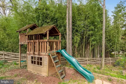 Exterior - 1205 Swinks Mill Rd, Mclean, VA 22102 photo 7 of 8
