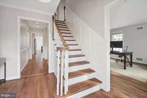 Entry Way - 1205 Swinks Mill Rd, Mclean, VA 22102 photo 4 of 5