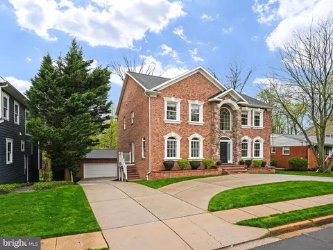 1215 Ross Dr SW, Vienna, VA 22180