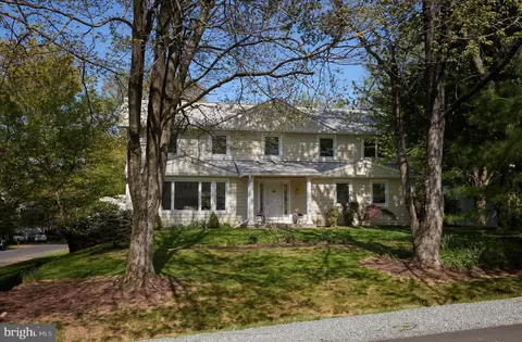 2721 Clarkes Landing Dr, Oakton, VA 22124