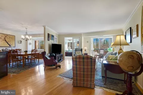 5902 Mount Eagle Dr #104, Alexandria, VA 22303
