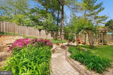 Exterior - 11302 Geddys Ct, Reston, VA 20191 photo 7 of 16