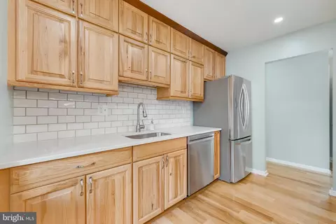 Kitchen - 11302 Geddys Ct, Reston, VA 20191 photo 3 of 4