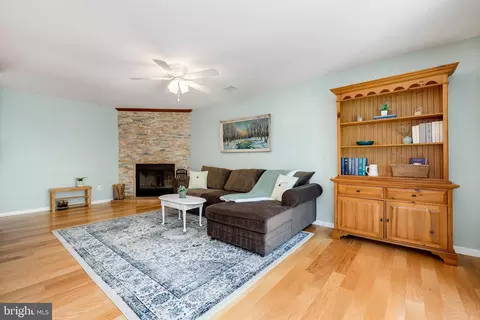 Living - 11302 Geddys Ct, Reston, VA 20191 photo 2 of 3