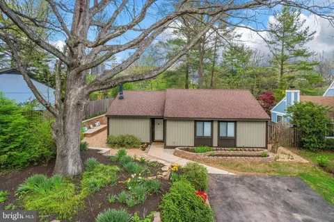 11302 Geddys Ct, Reston, VA 20191