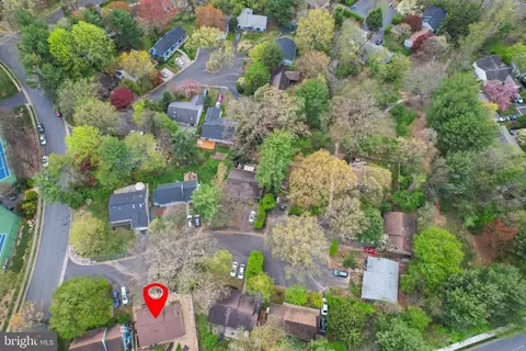 View/Area - 11302 Geddys Ct, Reston, VA 20191 photo 3 of 11