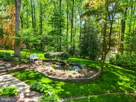 Exterior - 11611 Deer Forest Rd, Reston, VA 20194 photo 24 of 38