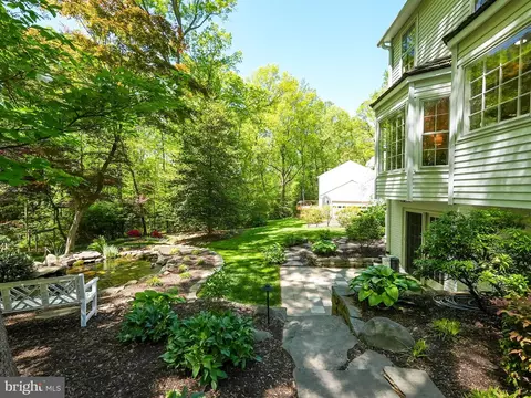 Exterior - 11611 Deer Forest Rd, Reston, VA 20194 photo 20 of 38