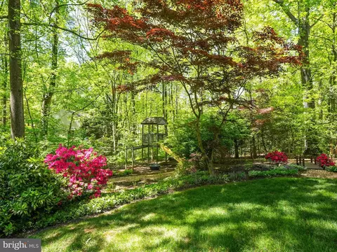Exterior - 11611 Deer Forest Rd, Reston, VA 20194 photo 16 of 38