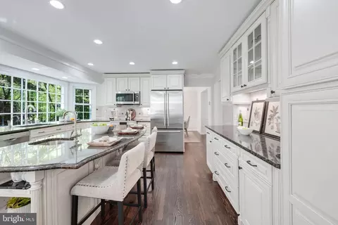 Kitchen - 11611 Deer Forest Rd, Reston, VA 20194 photo 7 of 8