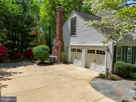 Exterior - 11611 Deer Forest Rd, Reston, VA 20194 photo 25 of 38