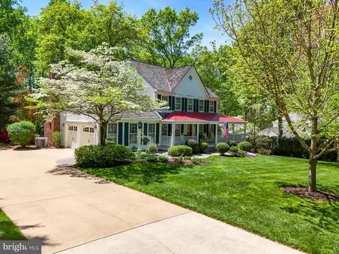 Exterior - 11611 Deer Forest Rd, Reston, VA 20194 photo 8 of 38