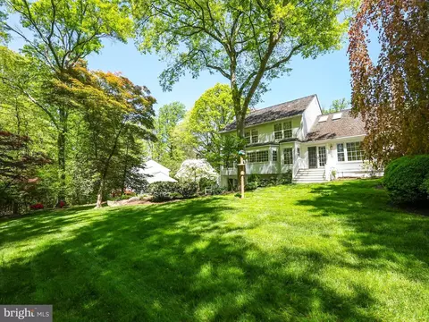Exterior - 11611 Deer Forest Rd, Reston, VA 20194 photo 10 of 38