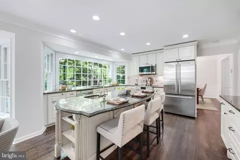 Kitchen - 11611 Deer Forest Rd, Reston, VA 20194 photo 6 of 8