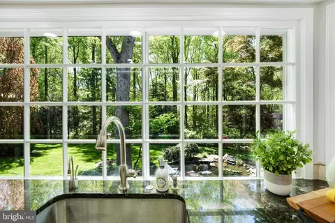 Kitchen - 11611 Deer Forest Rd, Reston, VA 20194 photo 5 of 8