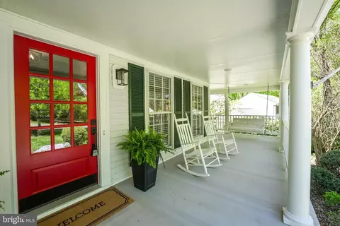 Exterior - 11611 Deer Forest Rd, Reston, VA 20194 photo 9 of 38