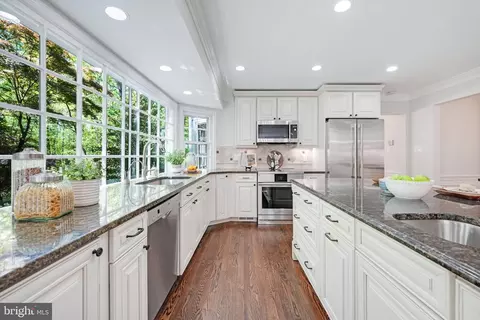 Kitchen - 11611 Deer Forest Rd, Reston, VA 20194 photo 4 of 8
