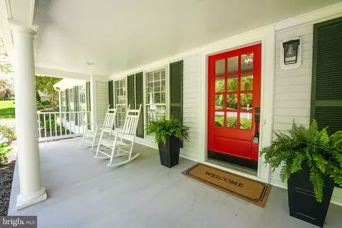 Exterior - 11611 Deer Forest Rd, Reston, VA 20194 photo 2 of 38