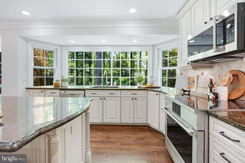 Kitchen - 11611 Deer Forest Rd, Reston, VA 20194 photo 2 of 8