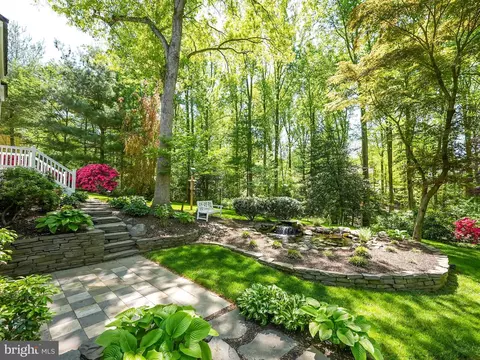 Exterior - 11611 Deer Forest Rd, Reston, VA 20194 photo 4 of 38