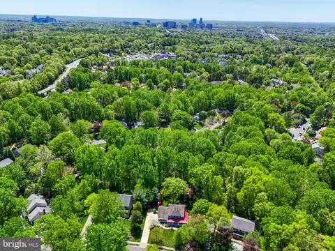 View/Area - 11611 Deer Forest Rd, Reston, VA 20194 photo 3 of 19