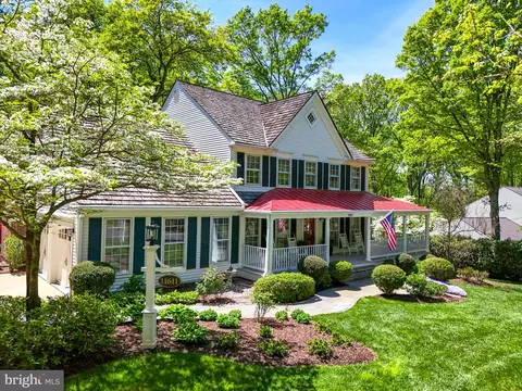 Exterior - 11611 Deer Forest Rd, Reston, VA 20194 photo 6 of 38