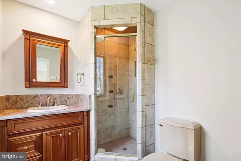 Bath - 11805 Blue Spruce Rd, Reston, VA 20191 photo 6 of 8