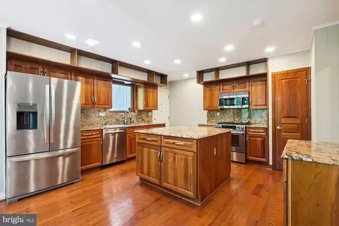 Kitchen - 11805 Blue Spruce Rd, Reston, VA 20191 photo 3 of 4